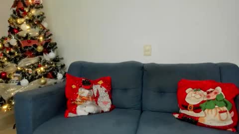 Snapshot of ale_petitee chatting on December 2025 02:41:02 AM alexa online show from December 2025 02:41:02 AM