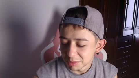 Snapshot of alecadrews_ chatting on October 2025 07:56:01 PM ALEC ANDREWS online show from October 2025 07:56:01 PM