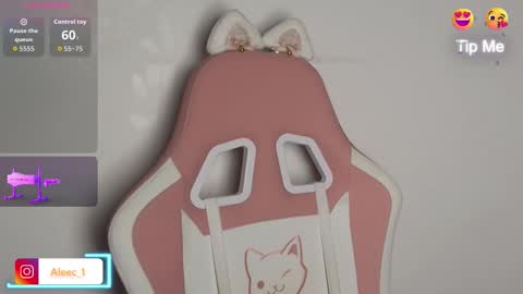 Snapshot of alecadrews_ chatting on October 2025 07:15:01 PM ALEC ANDREWS online show from October 2025 07:15:01 PM