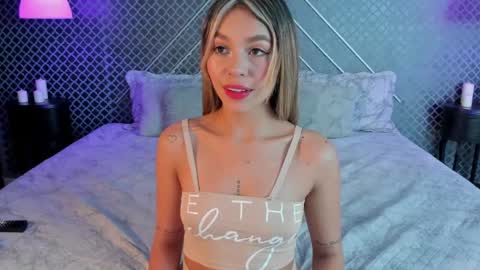 Snapshot of aleja_bloom chatting on October 2025 11:50:02 AM aleja_bloom online show from October 2025 11:50:02 AM