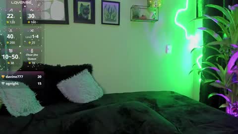 Snapshot of alejaaqueen_ chatting on October 2025 11:57:01 PM Aleja Queen online show from October 2025 11:57:01 PM