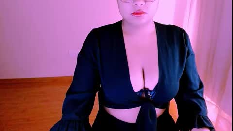 Alejandra  online show from October 2025 06:05:02 PM
