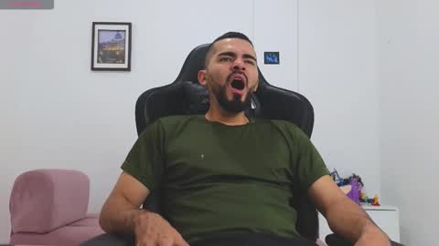 alejandroo_7 online show from February 2026 04:35:01 PM