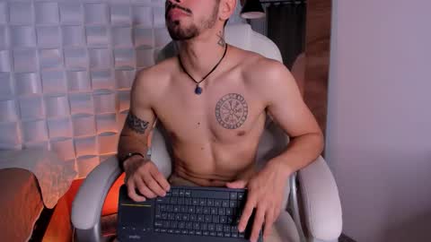 Snapshot of alejandrostorm chatting on November 2025 08:42:01 PM Alejo online show from November 2025 08:42:01 PM