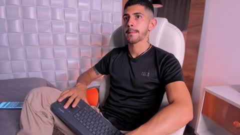 Snapshot of alejandrostorm chatting on November 2025 03:17:01 AM Alejo online show from November 2025 03:17:01 AM