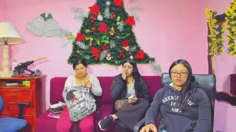 Snapshot of alejita_smithh chatting on December 2025 12:22:02 PM zoe and Kataleya online show from December 2025 12:22:02 PM