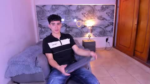 alejo_gray1 online show from February 2026 11:12:01 PM