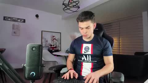 Snapshot of alejoo_twink chatting on November 2025 10:47:01 PM ONLYFANS Alejoo twink online show from November 2025 10:47:01 PM