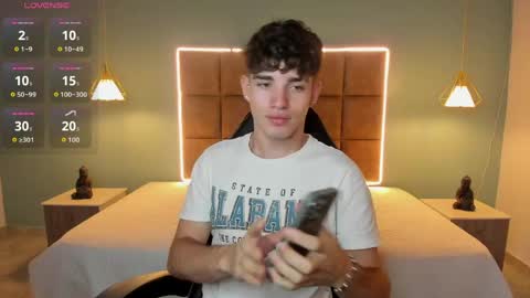 ALejoo Saenz online show from June 2026 03:42:01 AM