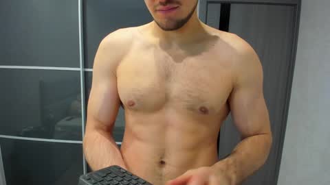 Snapshot of aleks_brown chatting on February 2025 12:06:01 PM aleks_brown online show from February 2025 12:06:01 PM