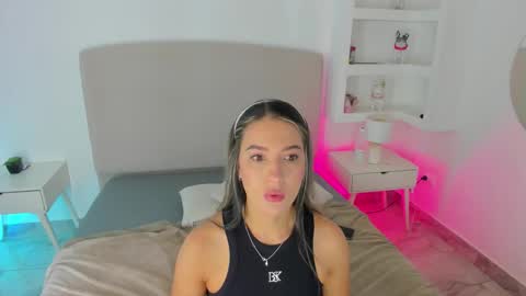 Aleksandra  online show from January 2026 12:40:02 PM