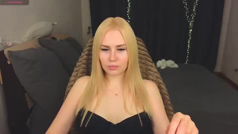 Alena online show from March 2025 04:35:02 PM