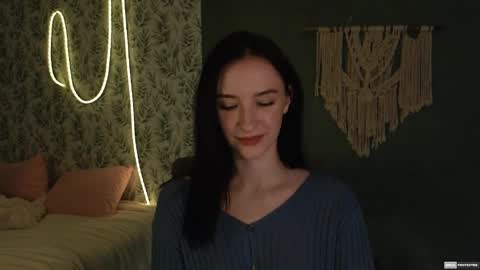 Snapshot of alena_navi chatting on December 2024 12:01:02 AM Alena online show from December 2024 12:01:02 AM