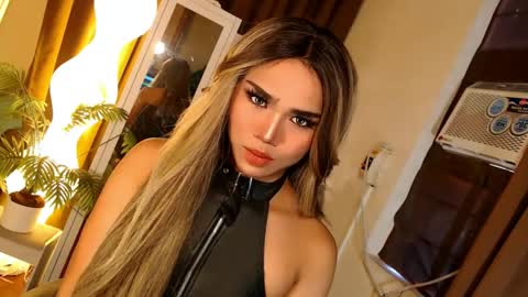 alenajones online show from May 2026 01:25:02 AM