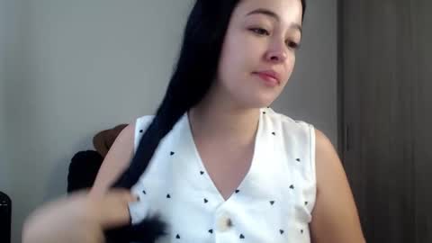Aleska online show from November 2025 01:45:01 PM