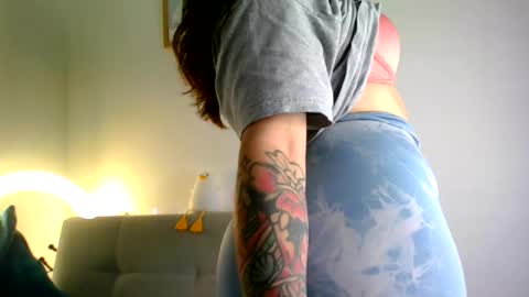 QUEEN OFF MILk  IM BACK  15 NOV online show from May 2026 10:08:02 PM