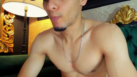 Snapshot of aless_king chatting on May 2026 09:33:01 PM Alessandro King online show from May 2026 09:33:01 PM