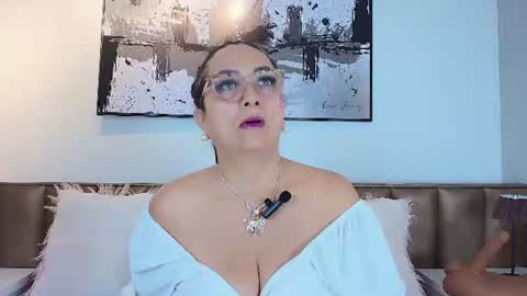 Alessandra online show from July 2026 12:33:01 PM