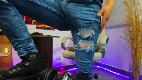 Snapshot of alessandro__wye chatting on December 2024 07:04:01 AM ALESSANDRO WYE online show from December 2024 07:04:01 AM