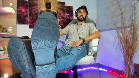 Snapshot of alessandro__wye chatting on February 2025 01:56:01 AM ALESSANDRO WYE online show from February 2025 01:56:01 AM