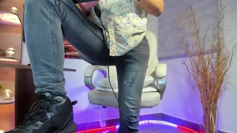 Snapshot of alessandro__wye chatting on February 2025 12:24:01 AM ALESSANDRO WYE online show from February 2025 12:24:01 AM