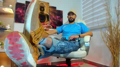 Snapshot of alessandro__wye chatting on February 2025 11:55:01 AM ALESSANDRO WYE online show from February 2025 11:55:01 AM