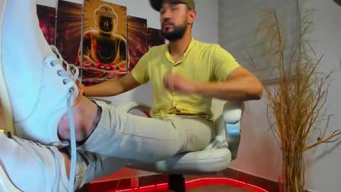 Snapshot of alessandro__wye chatting on February 2025 03:23:02 AM ALESSANDRO WYE online show from February 2025 03:23:02 AM