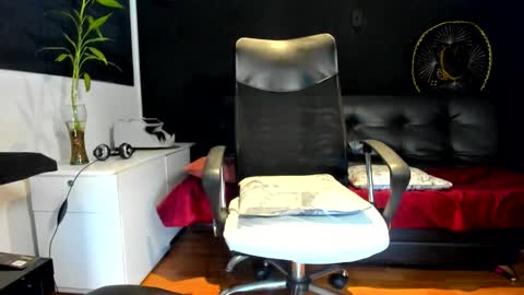 Snapshot of alessandro__wye chatting on October 2025 02:30:02 AM ALESSANDRO WYE online show from October 2025 02:30:02 AM