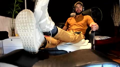 Snapshot of alessandro__wye chatting on November 2025 02:58:02 AM ALESSANDRO WYE online show from November 2025 02:58:02 AM