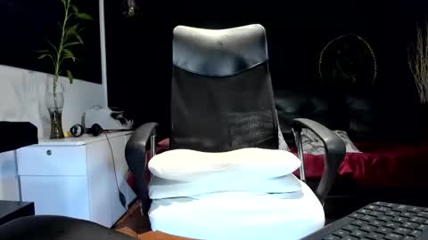 Snapshot of alessandro__wye chatting on November 2025 06:25:01 AM ALESSANDRO WYE online show from November 2025 06:25:01 AM