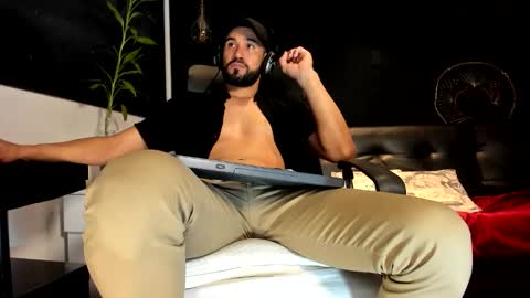 Snapshot of alessandro__wye chatting on November 2025 02:01:01 AM ALESSANDRO WYE online show from November 2025 02:01:01 AM