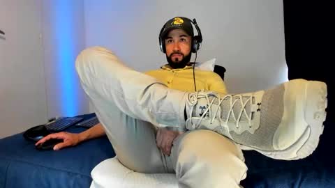 Snapshot of alessandro__wye chatting on December 2025 02:11:01 PM ALESSANDRO WYE online show from December 2025 02:11:01 PM