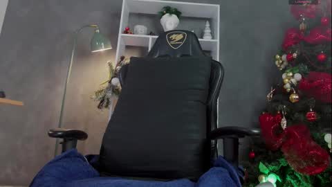 Snapshot of alessandro_duty chatting on December 2025 12:30:01 AM Alessandro INDEPENDENT MODEL online show from December 2025 12:30:01 AM