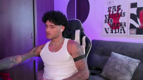 Snapshot of alessandro_vanni chatting on April 2026 02:12:01 PM Alessandro Vanni online show from April 2026 02:12:01 PM