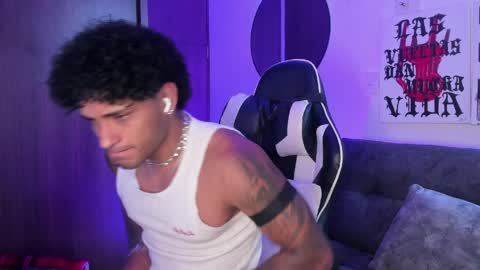 Snapshot of alessandro_vanni chatting on April 2026 01:51:02 PM Alessandro Vanni online show from April 2026 01:51:02 PM