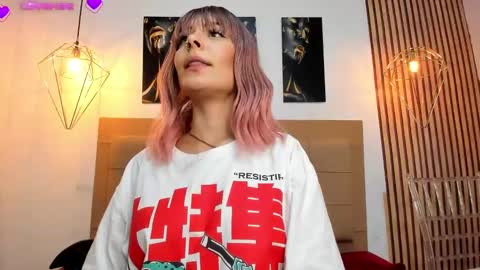 Aleszia online show from October 2025 07:23:02 PM