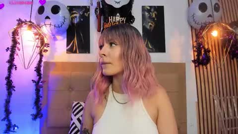 Aleszia online show from October 2025 07:25:02 PM