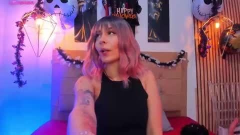 Aleszia online show from October 2025 07:45:02 PM