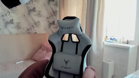 Aletta Oushen online show from September 2025 11:00:02 AM