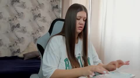 Snapshot of aletta_oushen chatting on April 2026 06:07:02 AM Aletta Oushen online show from April 2026 06:07:02 AM