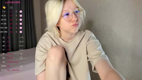 alettaevee online show from March 2026 01:32:01 AM