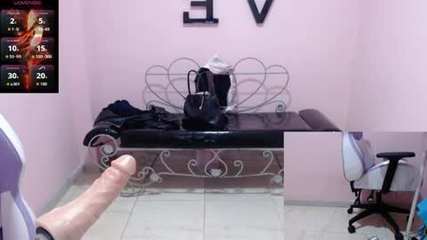 Snapshot of aleusa_ chatting on May 2026 06:47:02 PM PVT 12TK 9AM - 9PM COLOMBIA online show from May 2026 06:47:02 PM