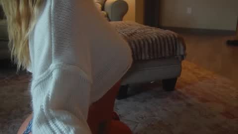 alex  online show from January 2025 08:00:02 PM