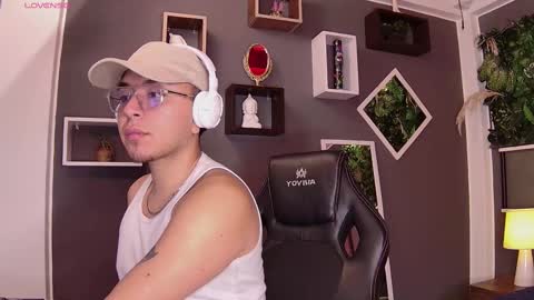 Snapshot of alex__montesco chatting on March 2025 01:10:02 PM Alex online show from March 2025 01:10:02 PM