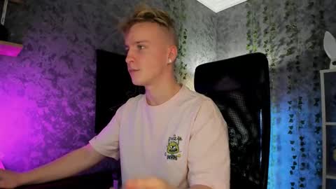 your Alex online show from October 2025 05:04:02 AM