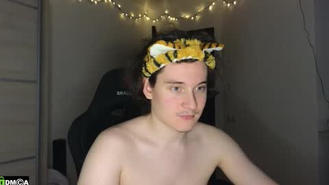 Snapshot of alex_candy_pump chatting on November 2025 12:33:01 AM FAVORITE online show from November 2025 12:33:01 AM