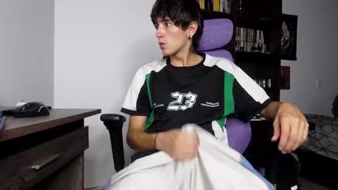 Snapshot of alex_connorr chatting on November 2025 04:00:01 AM alex_connorr online show from November 2025 04:00:01 AM