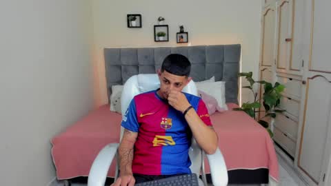 Snapshot of alex_cute77 chatting on January 2025 12:13:02 PM alex online show from January 2025 12:13:02 PM