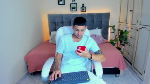 Snapshot of alex_cute77 chatting on January 2025 12:14:01 PM alex online show from January 2025 12:14:01 PM