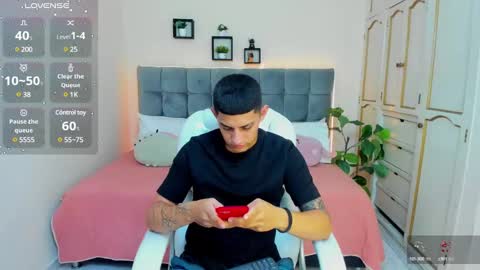 Snapshot of alex_cute77 chatting on January 2025 12:15:01 PM alex online show from January 2025 12:15:01 PM